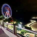 Roda Gigante, Garagem E Piscina