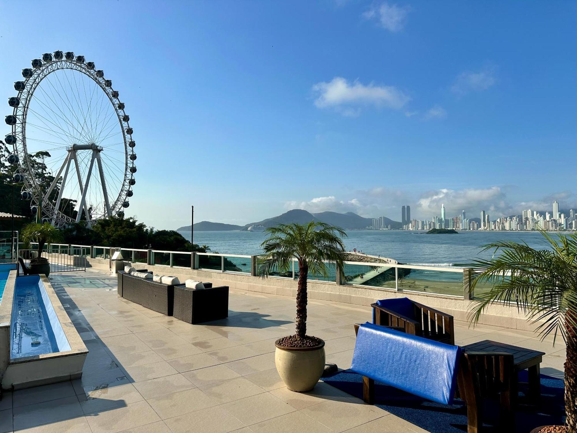 Roda Gigante, Garagem E Piscina * Balneário Camboriú